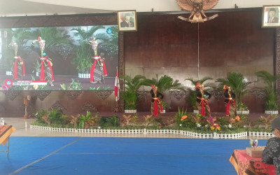TIGA SISWI SMPN 1 JUMANTONO MERAIH JUARA DI AJANG LOMBA TARI KARANG TUMANDANG