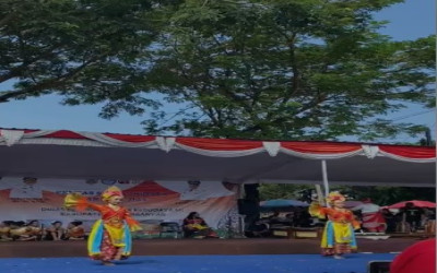 Membina Potensi Budaya, Siswi SMPN 1 Jumantono Menampilkan Tari Lenggang Nyai di acara Car Free Day Karanganyar
